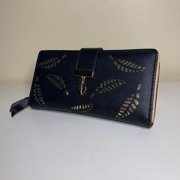 Wallet - Picture 2 of 9